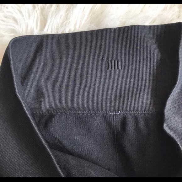 *SOLD* Lululemon In The Flow Crops - Picture 4 of 4